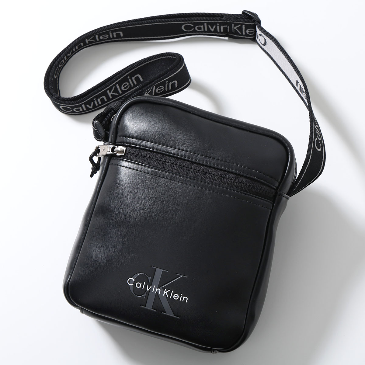 Calvin Klein カルバンクライン ショルダーバッグ BOLD LOGO WEBBING REPORTER LV04D3418G メンズ エコレザー クロスボディ 鞄 UB1/Black|インポートセレクトmusee