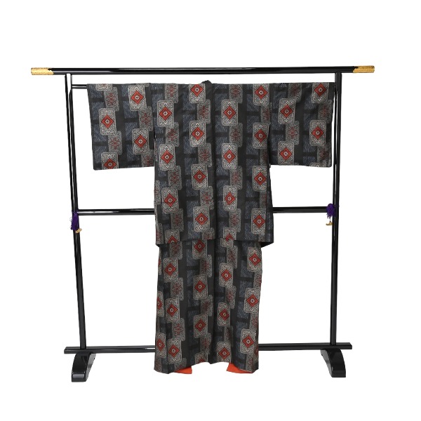 紬 長着  大島 村山 黒地にエンジ角柄 【SS】 【中古】