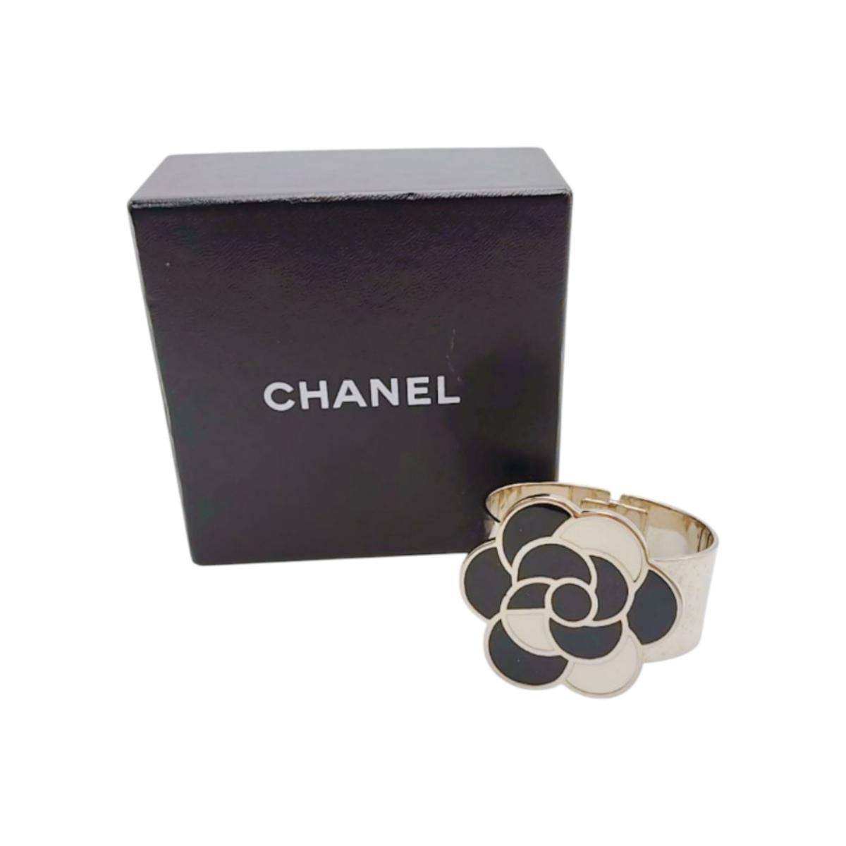 シャネル CHANEL バングル ブレスレット 98P マメ有 カメリア メタル ブラック×ホワイト 【SS】 【中古】 52,680円