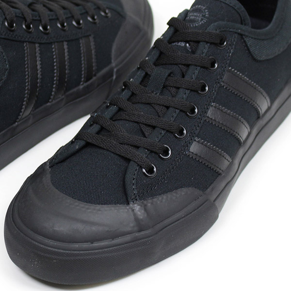all black adidas matchcourt