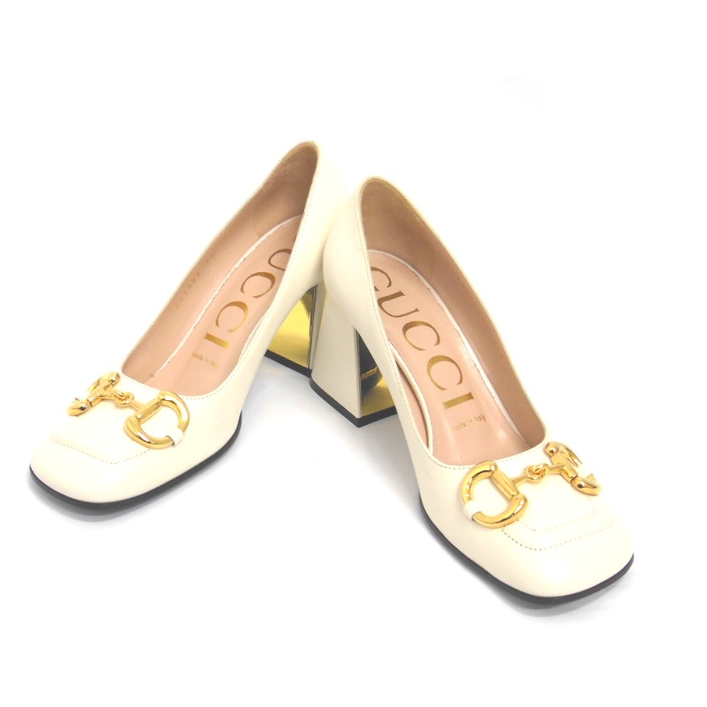 GUCCIホワイトパンプス ゴールドチェーン装飾 GUCCIホワイトパンプス ゴールドチェーン装飾
