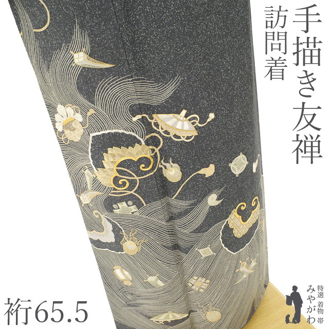 【中古】 訪問着 着物 フォーマル リサイクル 手描き友禅 正絹 手刺繍 グレー地 宝尽くし 隠れ蓑 打ち出の小槌 宝袋 丁子 巻物 分銅 宝珠 宝鍵 七宝 波文 金駒刺繍 金彩加工 春 秋 冬 仕立て上がり 身丈165 裄丈65.5 Ｌサイズ みやがわ sb18006｜リサイクル着物 みやがわ 中古着物
