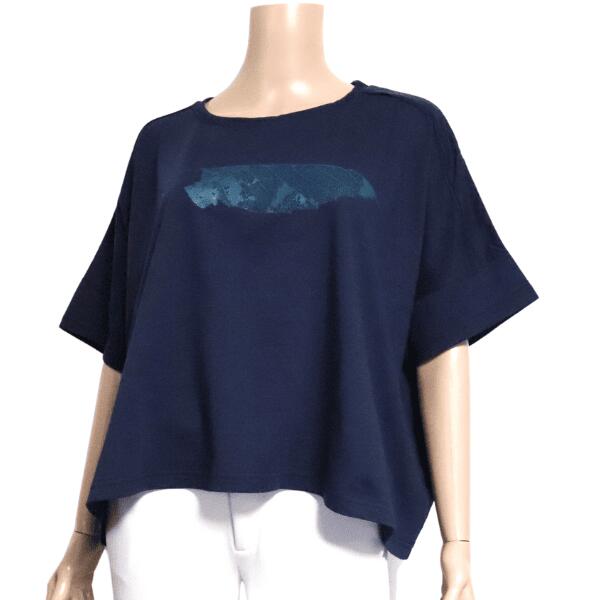 新品【中古】ギャルデコレクティブ GARDE COLLECTIVE プリントカットソー カットソー Tシャツ レディース 表記 38号 9号 M 相当 紺 ネイビー 綿 コットン モダン プリント 半袖 ゆったり お洒落 おしゃれ 上品 大人 女性 春夏 春 夏 トップス 40代 50代 60代｜フルフルマーケット