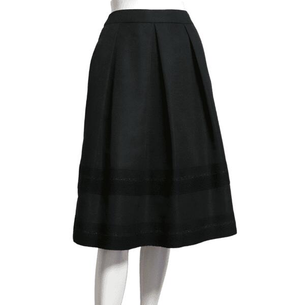 美品【中古】トゥービーシック TO BE CHIC フレアスカート ひざ丈スカート スカート レディース 表記 38号 9号 M 相当 黒 ブラック 無地 シンプル 艶感 膝丈 ひざ丈 着回し 万能 上品 大人 女性 オフィス 春夏 春 夏 ボトムス 20代 30代 40代｜フルフルマーケット 18,104円