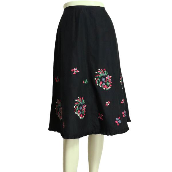 美品【中古】ローラアシュレイ LAURA ASHLEY フレアスカート 膝丈スカート スカート レディース 表記 9号 M 38号 相当 黒 ブラック 絹 シルク 綿 コットン 刺繍 お花 フラワー 艶感 プリーツ 膝丈 ひざ丈 おしゃれ かわいい お出掛け 春 夏 春夏 ボトムス 30代 40代 50代|フルフルマーケット