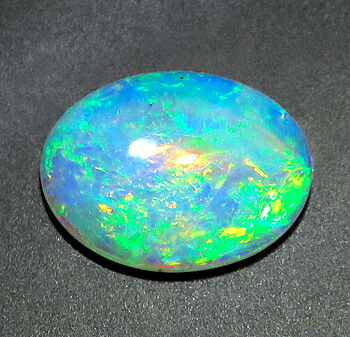 オパール 0.64ct 裸石 ルース 緑主体の遊色 オーストラリア産 瑞浪鉱物展示館 4779｜瑞浪鉱物展示館