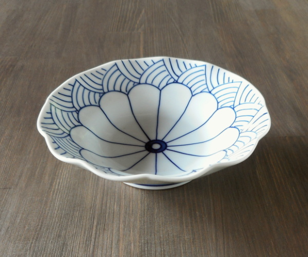 楽天市場】有田焼 青磁唐草彫5寸皿 : 有田焼や心器