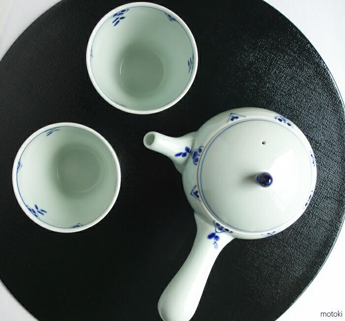 有田焼　染付剣先小花　茶器セット　急須１・湯呑２
