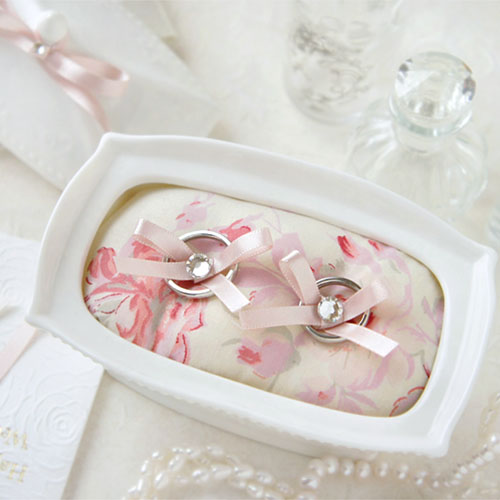 フランスファブリックのリングピロー【ウェディング】【ウェディングブーケ】【お祝い】【結婚祝】【ウェディングピロー】【ウェルカムボード】【座席花】【プリザーブドフラワー】【RCP】【ローズ】【送料無料】【ギフト】【プレゼント】