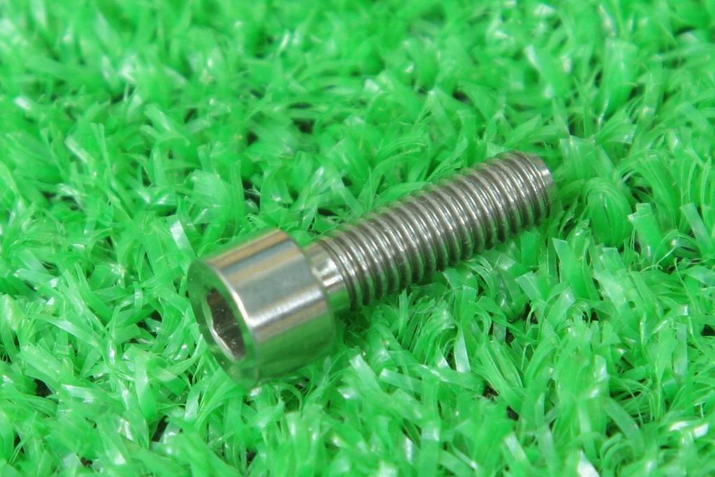 【即納】マイクロヒーロー（MicrOHERO） チタン合金　ボルト Ti-6Al-4V　チタンボルト　超軽量2．0g　M5＊16　6角レンチ用　1個★自転車 自転車パーツ画像