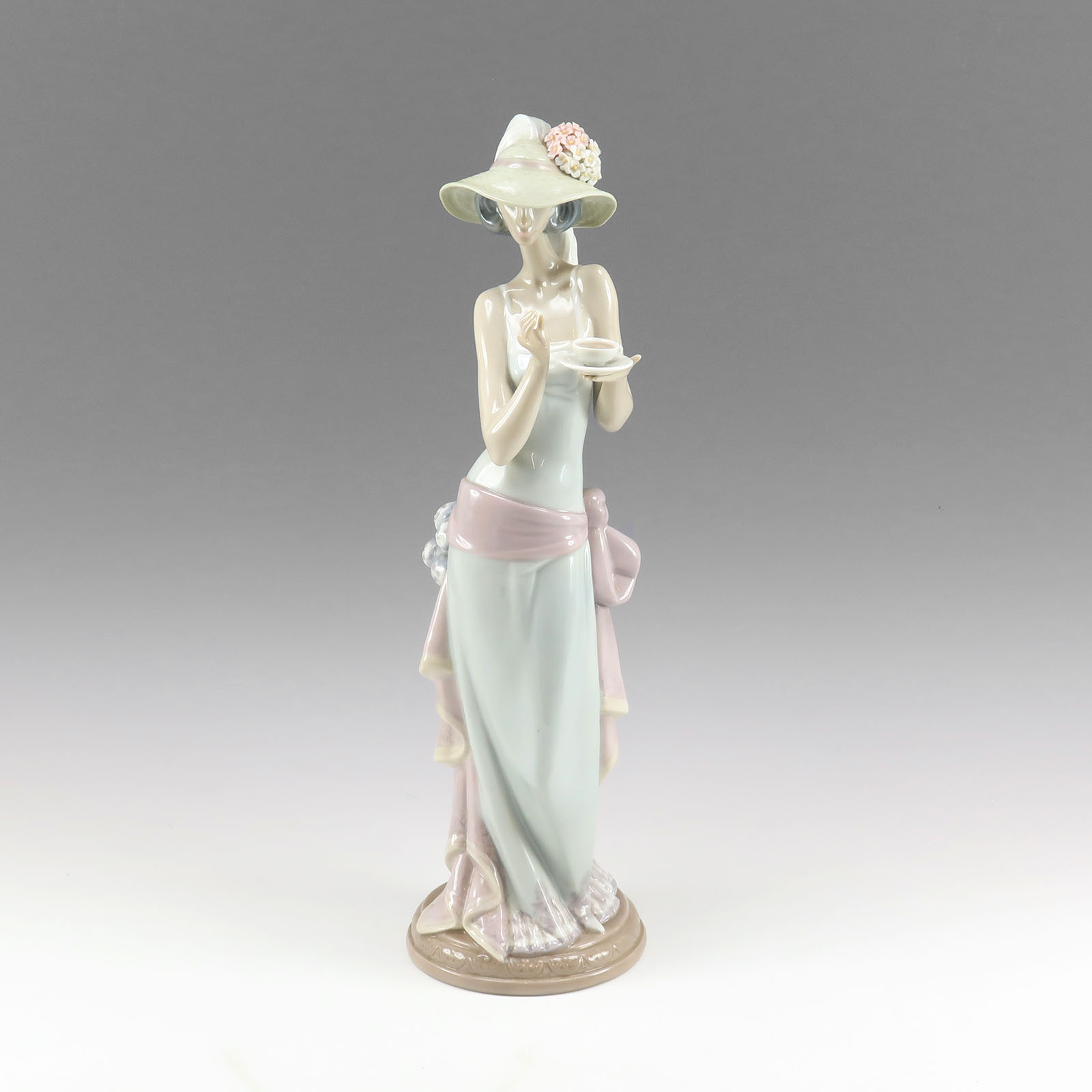 リヤドロ Lladro ティータイム 置物 オブジェ 5470 tea time _【中古】Aランク|質にしきの【ブランド販売・買取】