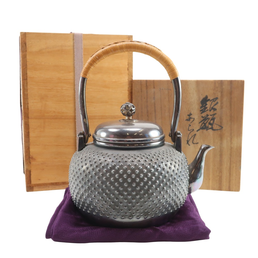 楽天市場】秀峰堂作 銀瓶 丸型五合 湯沸 銀仕上げ 茶器 : お茶茶道具十菱