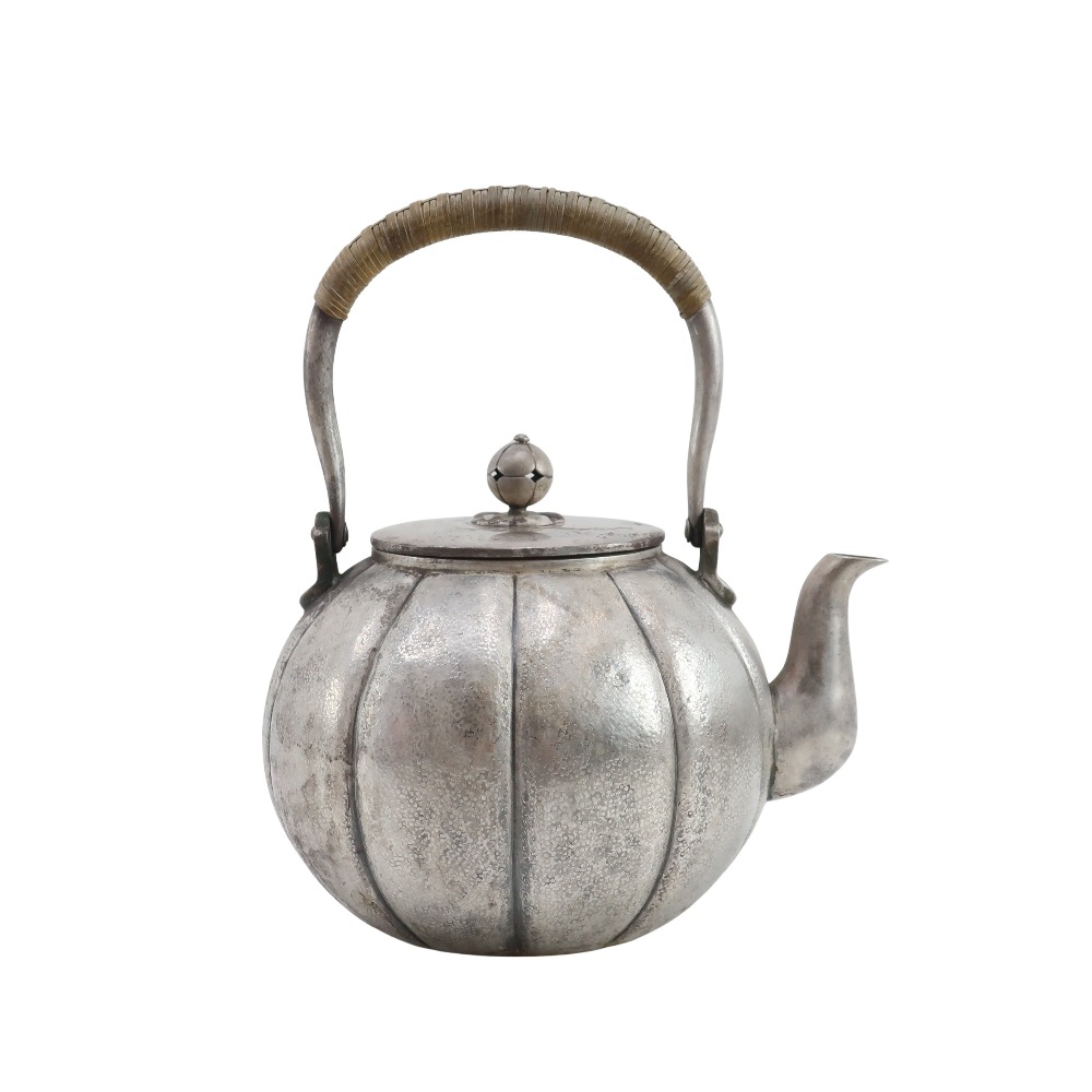 楽天市場】秀峰堂作 銀瓶 丸型五合 湯沸 銀仕上げ 茶器 : お茶茶道具十菱