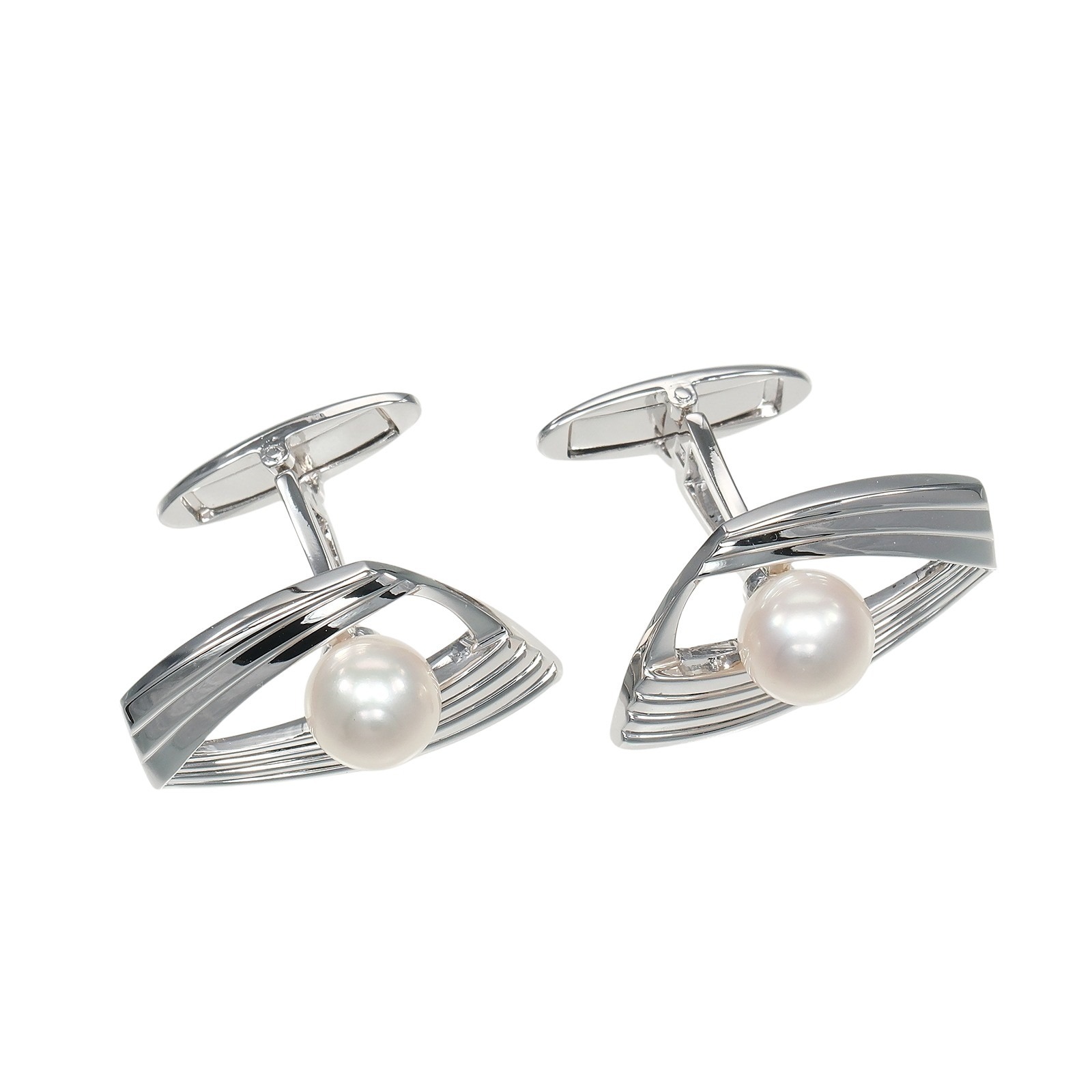 極美品✨MIKIMOTO ミキモト パール　カフス　菊紋　皇室御用達ブランド 極美品✨MIKIMOTO ミキモト パール カフス 菊紋 皇室御用達