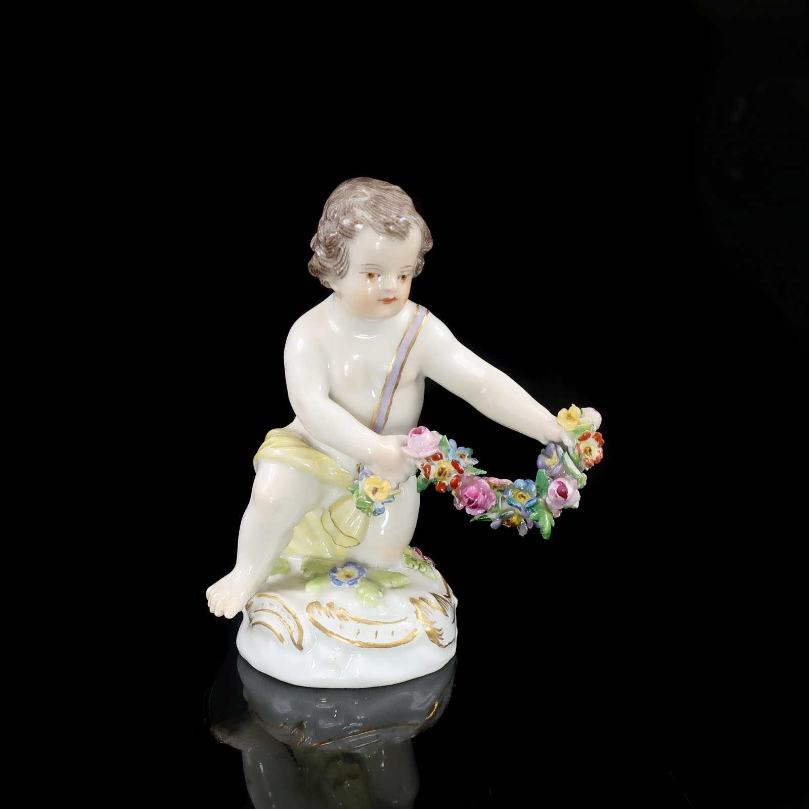 マイセン Meissen 花飾りをもつ天使 置物 オブジェ ( B49 ) ポーセリン Angel with a flower garland _【中古】A-ランク｜質にしきの【ブランド販売・買取】