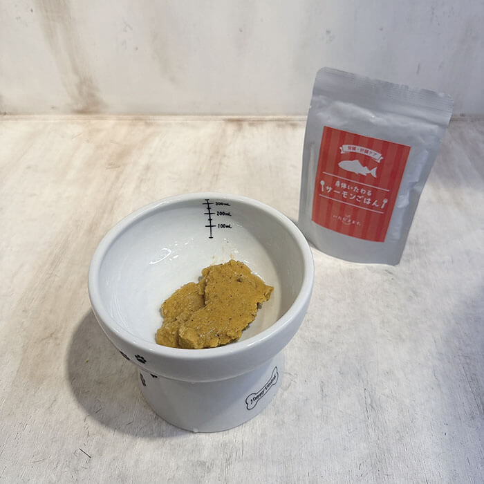 ノンコロオリジナル レトルト 身体いたわるサーモンごはん 100g 腎臓・肝臓ケア 無添加 鮭 魚 全犬種対応 国産 レトルト ヘルシー 無添加 ヒューマングレード シニア 犬ご飯 ドッグフード｜ペットグッズストアNONKORO-LIFE