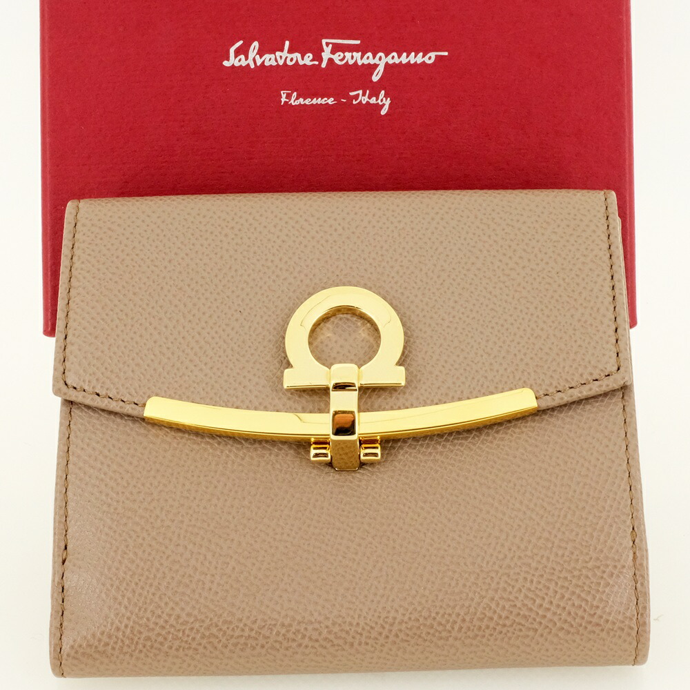 【未使用品】フェラガモ Salvatore Ferragamo ガンチーニ 二つ折り財布（小銭入れあり） カーフレザー本革 ベージュ 22C877 29,770円