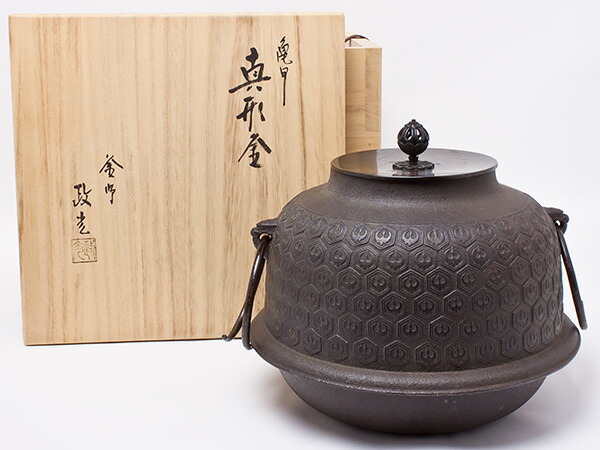 楽天市場】菊地政光作 山形 釜鐶 轡 菊桐 木箱入り 茶道具 : 越