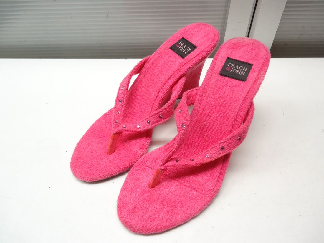 楽天市場 Peach John ピーチジョン S 22 0cm 22 5cm程度 ラインストーン スタッズ パイル生地 ウェッジヒール ミュール トング サンダル Pink ピンク 濃いめのピンクカラーがとても綺麗 キラキラのストーンもポイント 中古 Ok リユース シューズ ストア