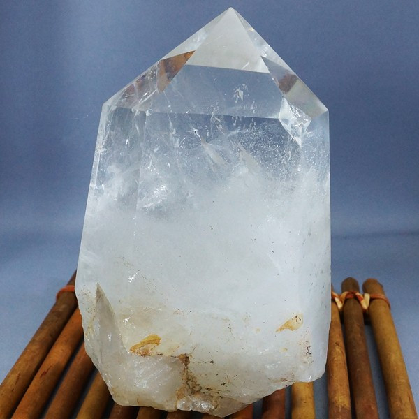 水晶ポイント　原石　虹入り 楽天市場】原石 水晶ポイント虹入り 重量590g 高さ120mm 縦47mm 横71mm