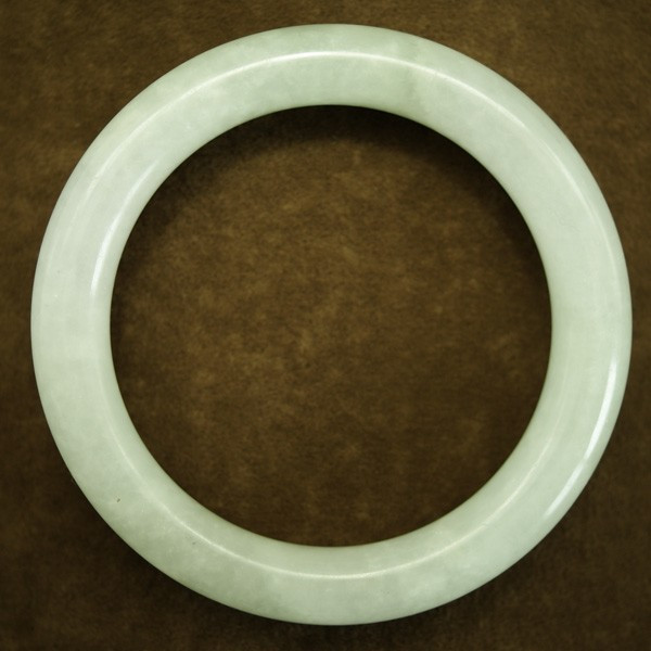 翡翠　バングル　薄緑色　内径60ｍｍ　アクセサリパーツ お守り石 パワーストーン ブレスレット