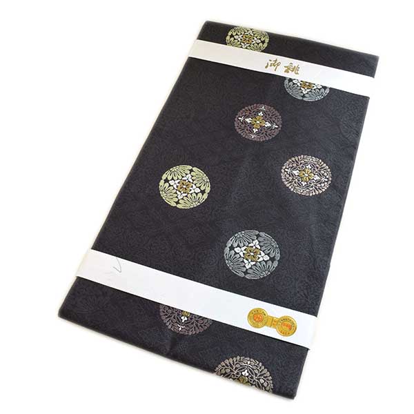 正絹九寸名古屋帯 西陣織 仕立上り 有職文様 黒地 唐織調 丸華紋 日本製 楽天市場】正絹九寸名古屋帯 西陣織 仕立て上がり紫地 有職文様 唐織調