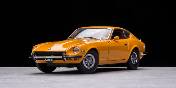 【送料無料】　SUNSTAR 1/18 ダットサン 240Z 1972 オレンジ 完成品ダイキャストミニカー 3511