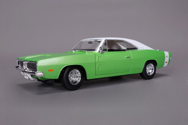 楽天市場】ミニカー 1/18 maisto☆ ダッジ・チャージャー 緑/黒 【予約