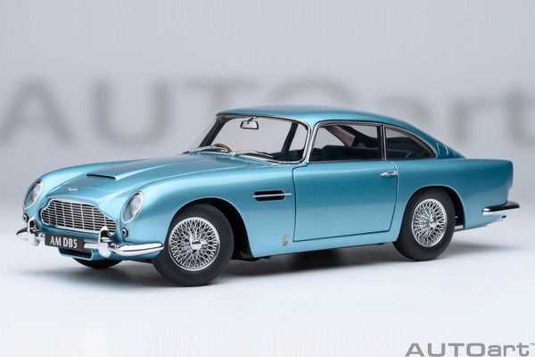 【貨物輸送無料】 AUTOart 1/18 アストンマーチン DB5 ともし火青み・パール 成し遂げる品ミニカー 70288