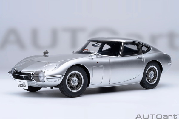【送料無料】　AUTOart 1/18 トヨタ 2000GT 1967 シルバー 完成品ミニカー 78548