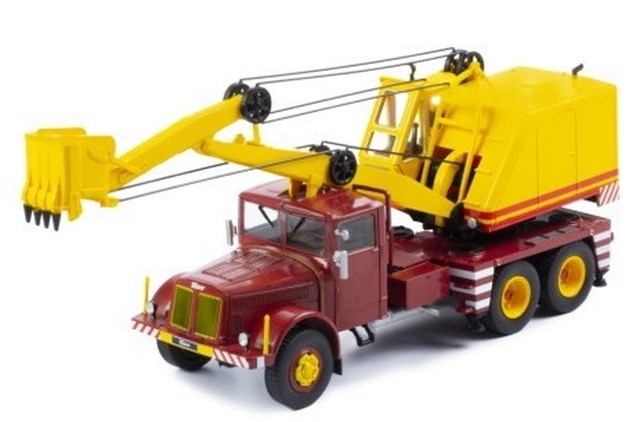 【送料無料】　IXO MODELS 1/43 タトラ 111 D 030 A 1958 レッド 完成品ダイキャストミニカー TRU042