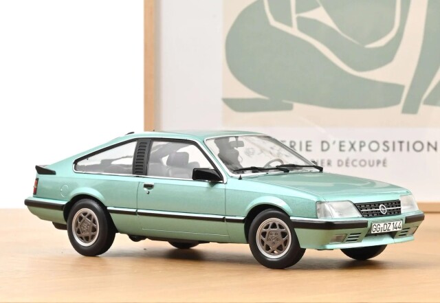 【貨物輸送無料】 NOREV 1/18 オペル モンツァ 2.5 E 1983 メタリックベリルグリーン 遣っ付ける品ダイキャストミニカー 183643