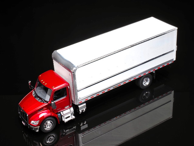 【送料無料】 DIECAST MASTERS 1/32 ピータービルト 536 シュープリームシグネチャー バン レッドキャブ / ホワイトボディ 完成品ダイキャストミニカー 71106|トイスタジアム1号店