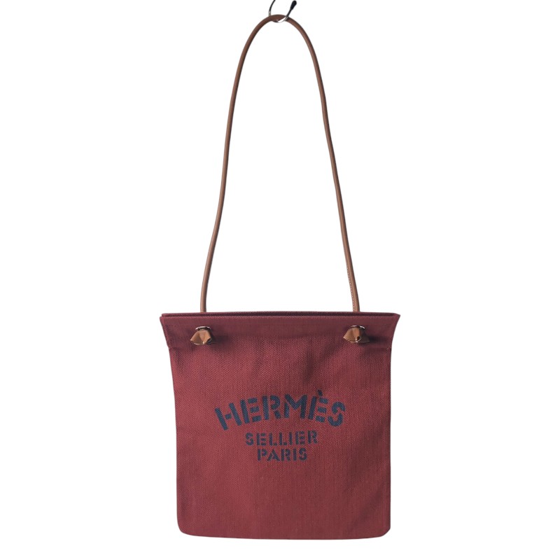 HERMES エルメス　ショルダーバック　サコッシュ　赤 肩掛け　パリ HERMES エルメス ショルダーバック サコッシュ 赤 肩掛け パリ