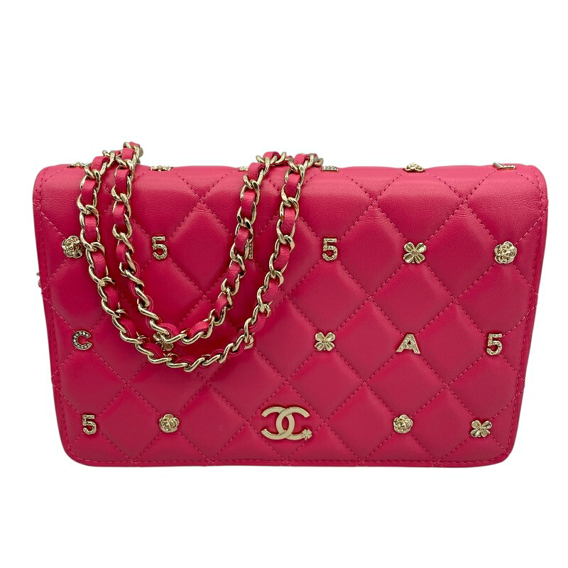 【6/1～ 最大限度30,000円OFFクーポン券！】シャネル CHANEL マトラッセスタッズ チェーンウォレット 30番台 サクラ色 GD金具 子ヒツジ人はだ レディース ショルダーバッグ【中古】