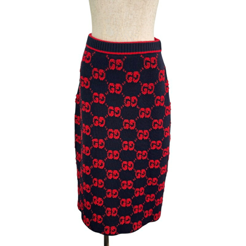 GUCCI ロゴ　パールボタン　スカート　38 GUCCI ロゴ パールボタン スカート 38