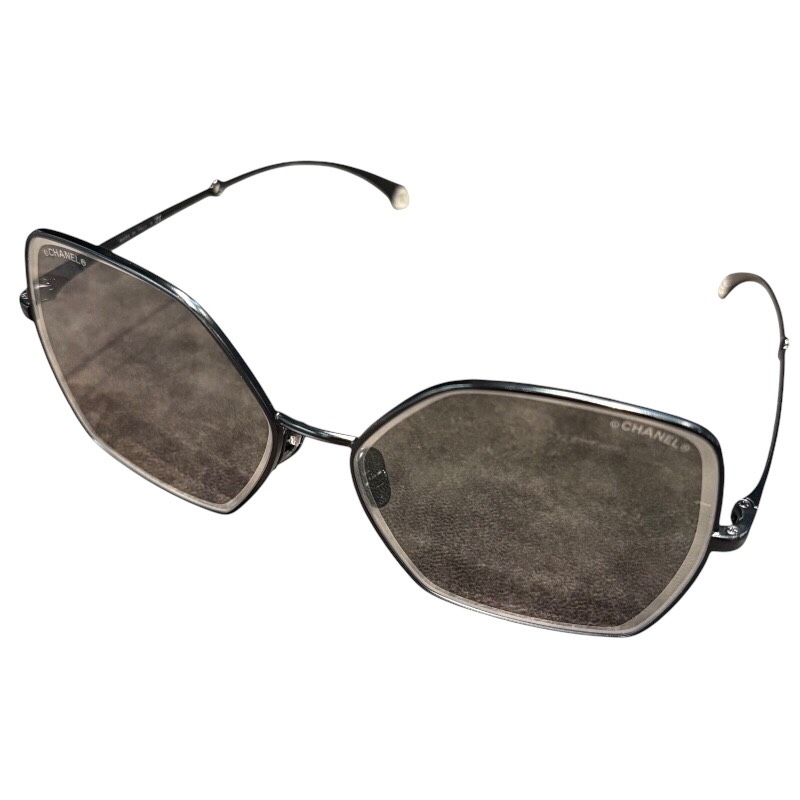 シャネル CHANEL バタフライ　サングラス 4262 ブラック メタル&times;フェイクパール ユニセックス サングラス【中古】｜OKURA（おお蔵）店