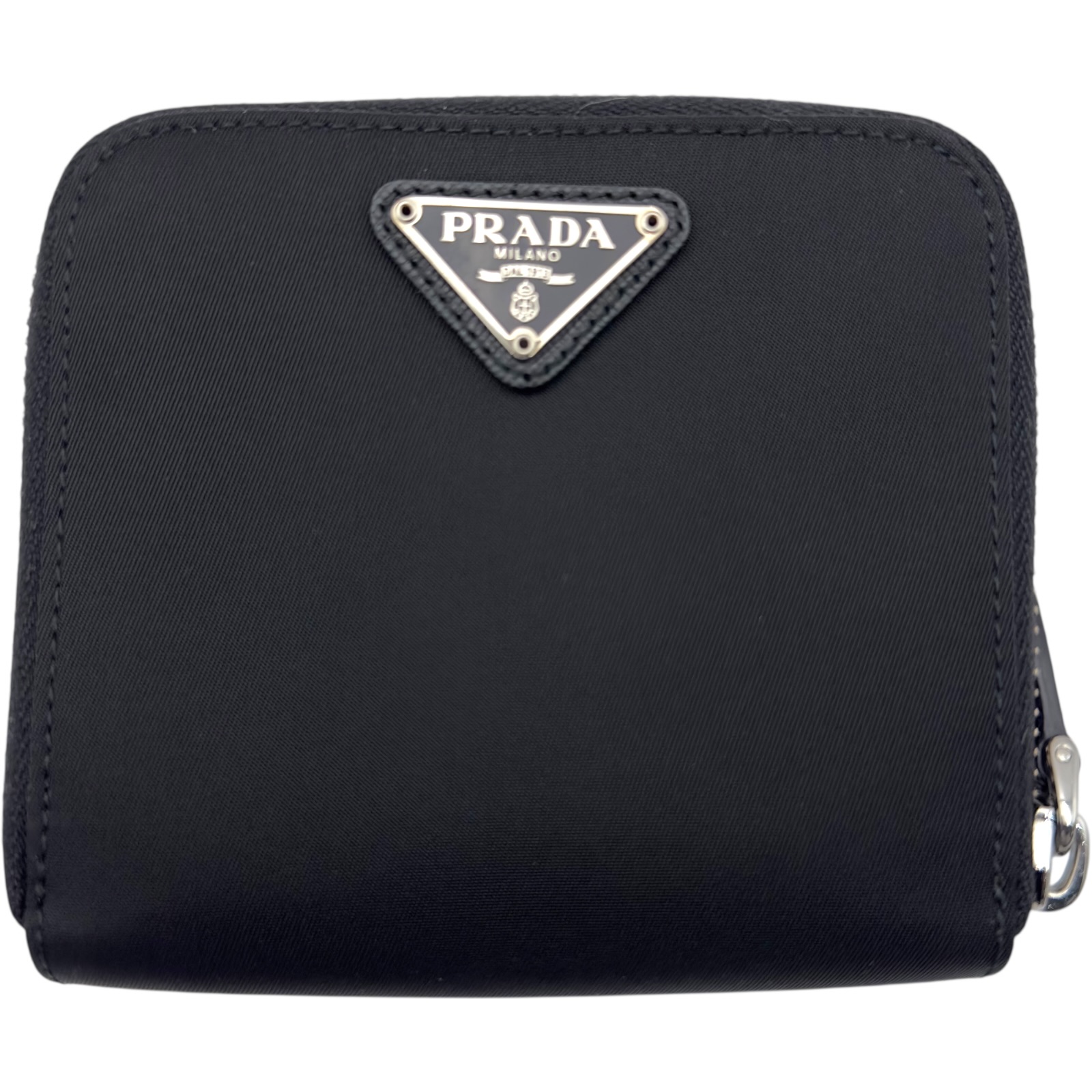 プラダ PRADA 三角形ロゴタイプ コンパクトウォレット 1M0522 黒いこと しろがね色金具 ナイロン レディース 二つ折り紙入れ【中古】