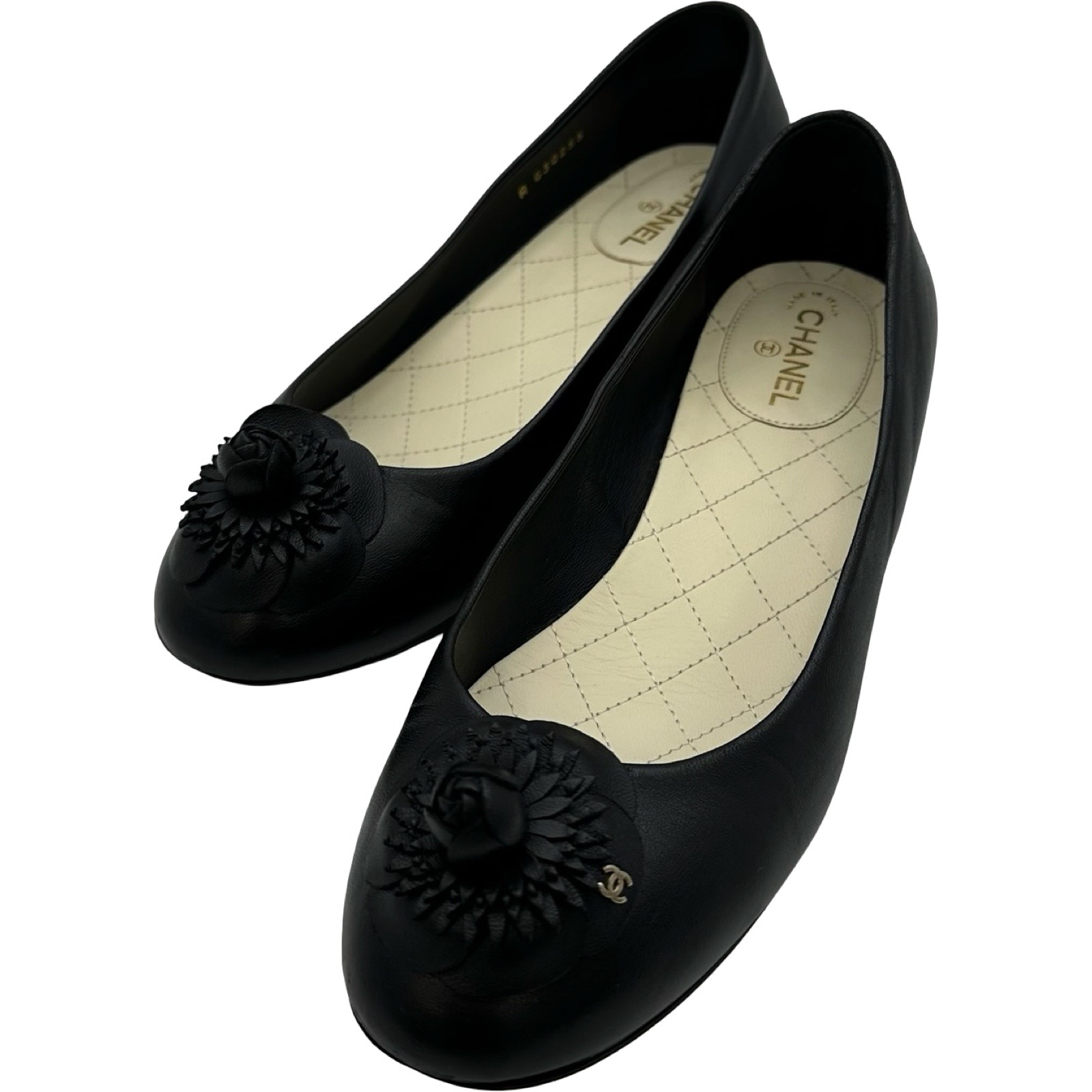 【6/1～ 最大限度30,000円OFFクーポン券！】シャネル CHANEL ココマークカメリアパンプス G30255 黒いこと なめし革 レディース パンプス【中古】