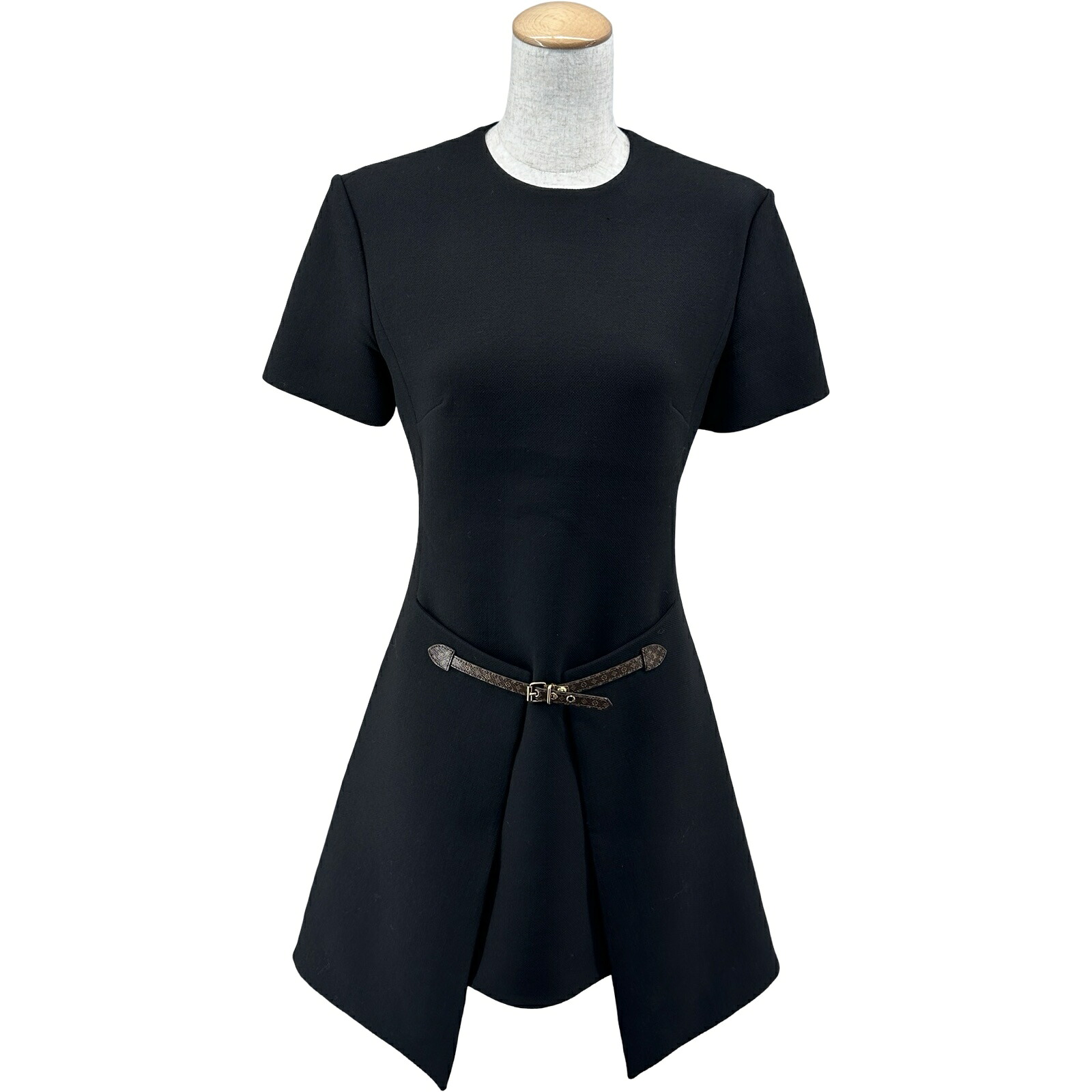 【6/1～ 最大限度30,000円OFF引き換え証！】ルイ・ヴィトン LOUIS VUITTON ショートスリープドレス FNDR39 黒いこと 羊毛 レディース 衣裳【中古】