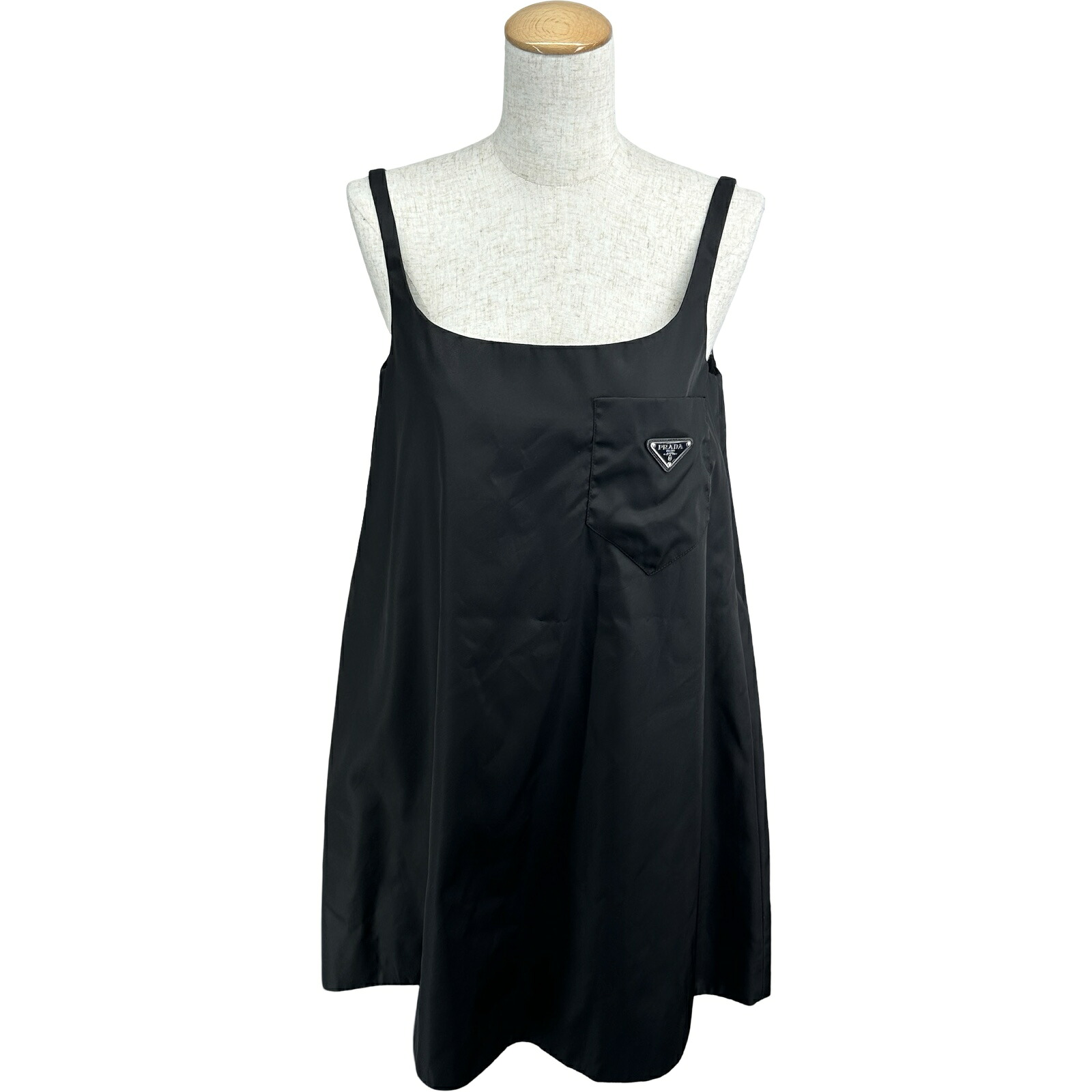 プラダ PRADA ３角形ロゴタイプ ナイロン衣装 23Y613 黒いこと ナイロン レディース 衣装【中古】