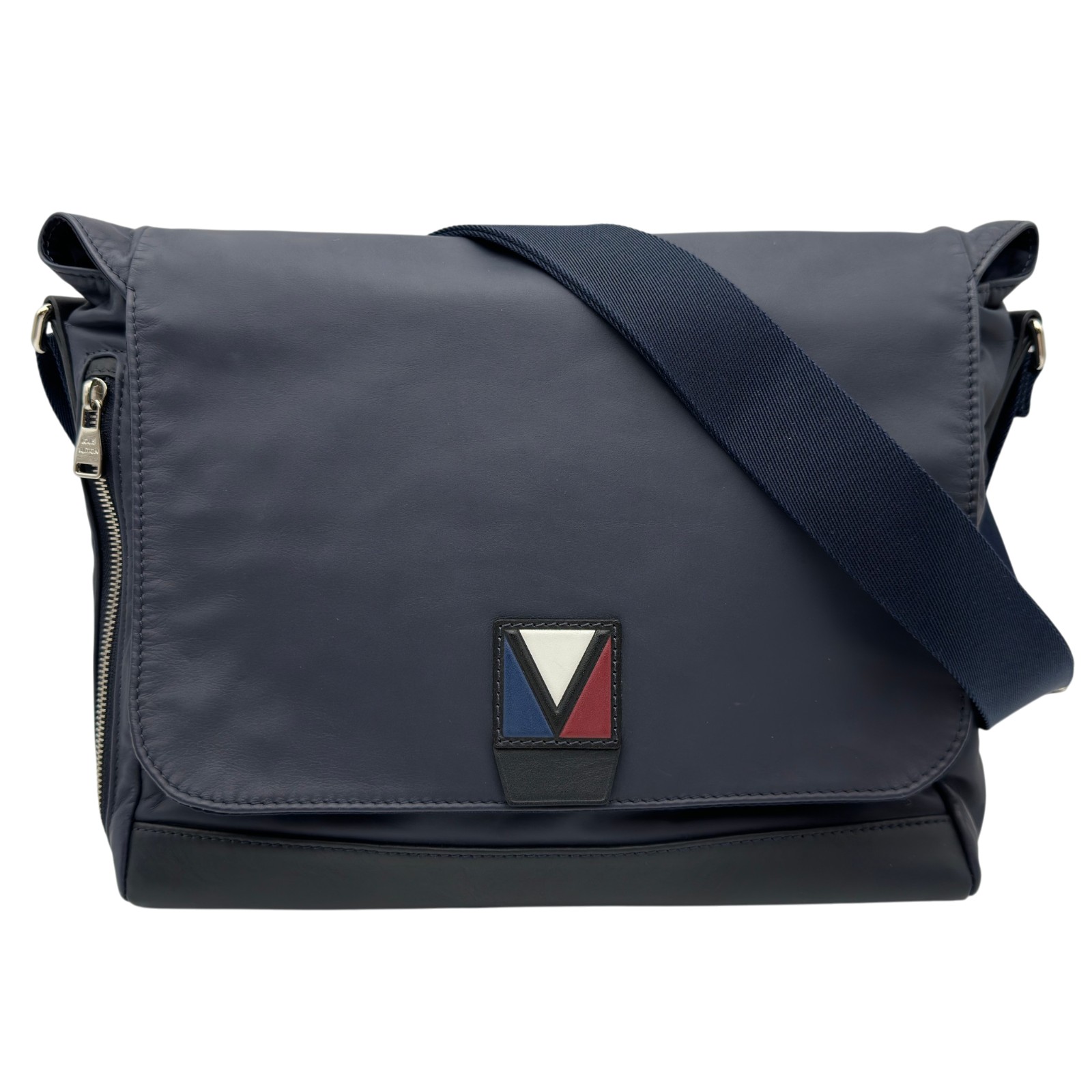【6/1～ 最大限度30,000円OFF引き換え証！】ルイ・ヴィトン LOUIS VUITTON V伝達ルートはりつけ台 ショルダーバッグ M50443 米国海軍 ナイロン メンズ ショルダーバッグ【中古】