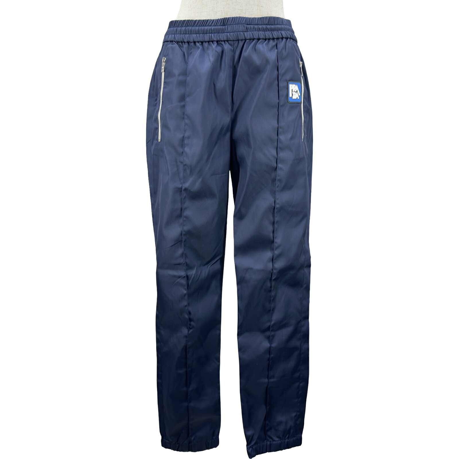プラダ PRADA ラバーロゴナイロンパンツ 22H786 ネイビ ナイロン レディース その他ボトムス【中古】｜OKURA（おお蔵）店 26,000円