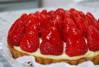 楽天市場】いちご タルト (＊冷凍ケーキ ホールケーキ6号サイズ：約6