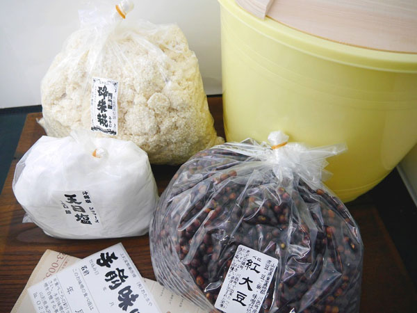 楽天市場】手作り味噌セット 秘伝豆（10Lポリ樽付 こだわり食塩） : おたまや楽天市場店