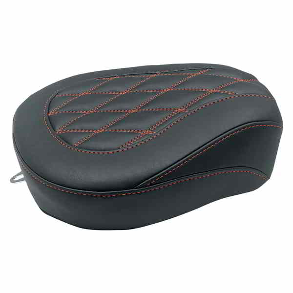 取寄せ ワイドトリッパー パッセンジャーシート - ブラック、アメリカンビューティーレッドステッチ マスタング Wide Tripper? Passenger Seat - Black w/ American Beauty Red Stitching 76648AB DRAG 08011378｜ハーレーパーツデポ