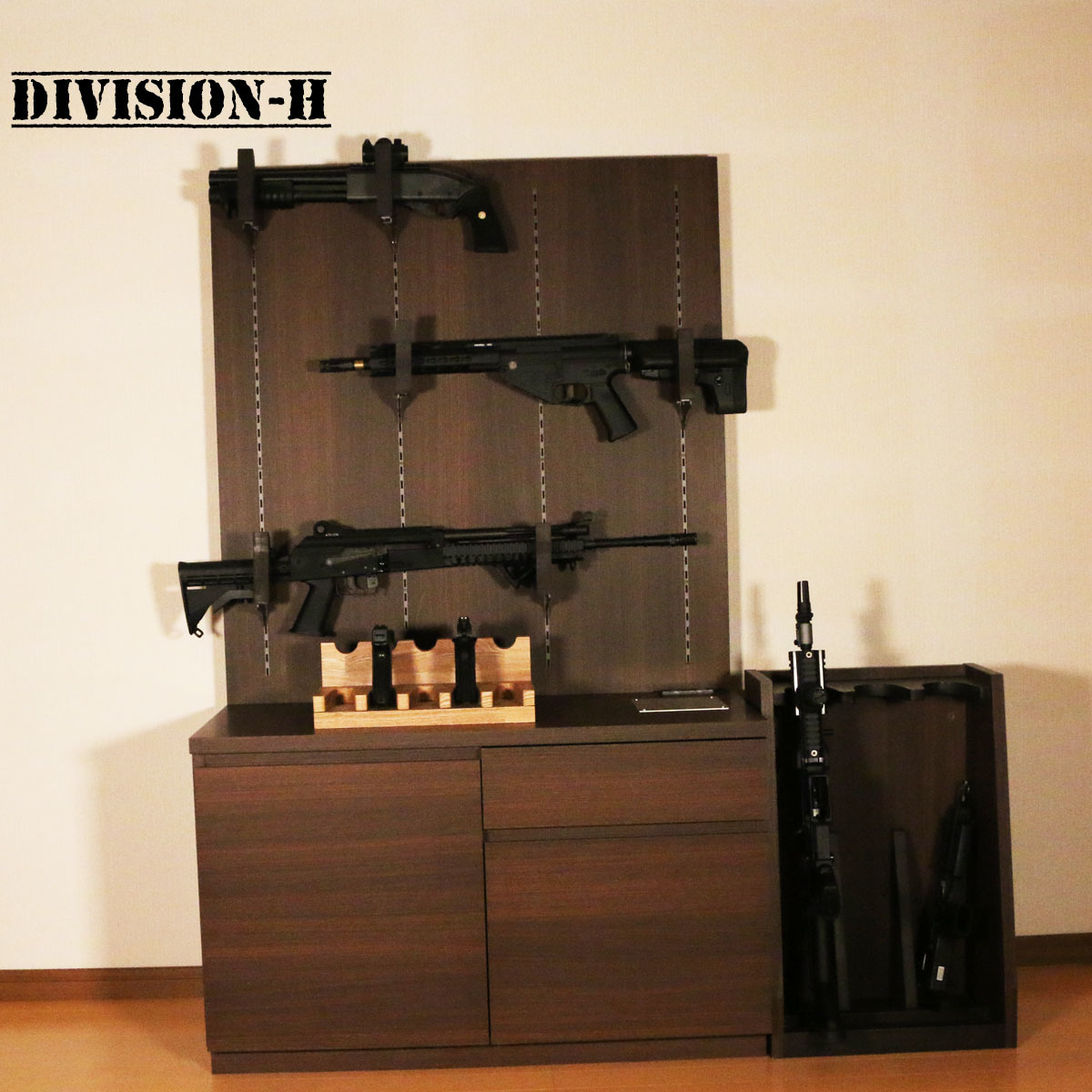 キャビネット バックパネル 150cm ブラケット6個 縦置きガンラック ピストルラック 壁掛け 木製 アサルトライフル サブマシンガン ハンドガン サバゲー ミリタリー ブラウン ガンラック 公式 ピカイチ店サバゲー ミリタリー好きの方の為の収納出来てうっとりと眺め キャビネット バックパネル 150cm ブラケット6個 縦置きガンラック ピストルラック 壁掛け 木製 アサルトライフル サブマシンガン ハンドガン サバゲー ミリタリー ブラウン ガンラック 公式 ピカイチ店サバゲー ミリタリー好きの方の為の収納出来てうっとりと眺め