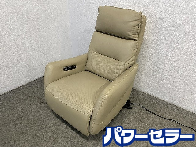 ニトリ 電動リクライニングパーソナルチェア 本革 2原動機 暖房器 送風 ベージュ リビング 室内装飾 中古調度品 店先引取歓迎 R10678