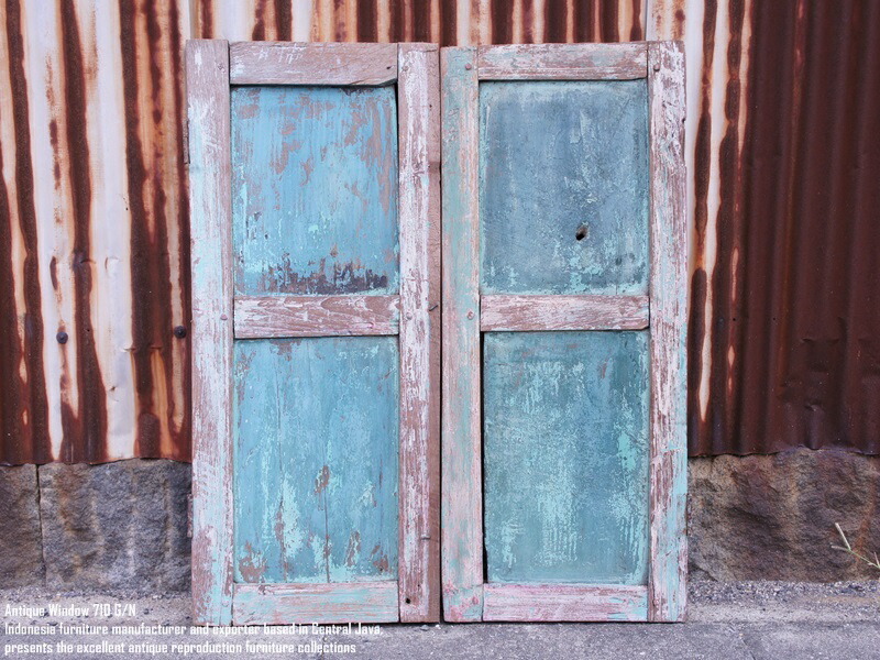 楽天市場 ポイント10倍 アンティーク 窓枠 71cm G N 緑色 ナチュラルグリーン 一点物 インドネシアの古民家で使用されていた本物の 観音開き窓 建具 店舗看板 什器 鎧戸 扉 レトロ インテリア 無垢材 古材 木枠窓 木製フレーム バリ家具の専門店q Style