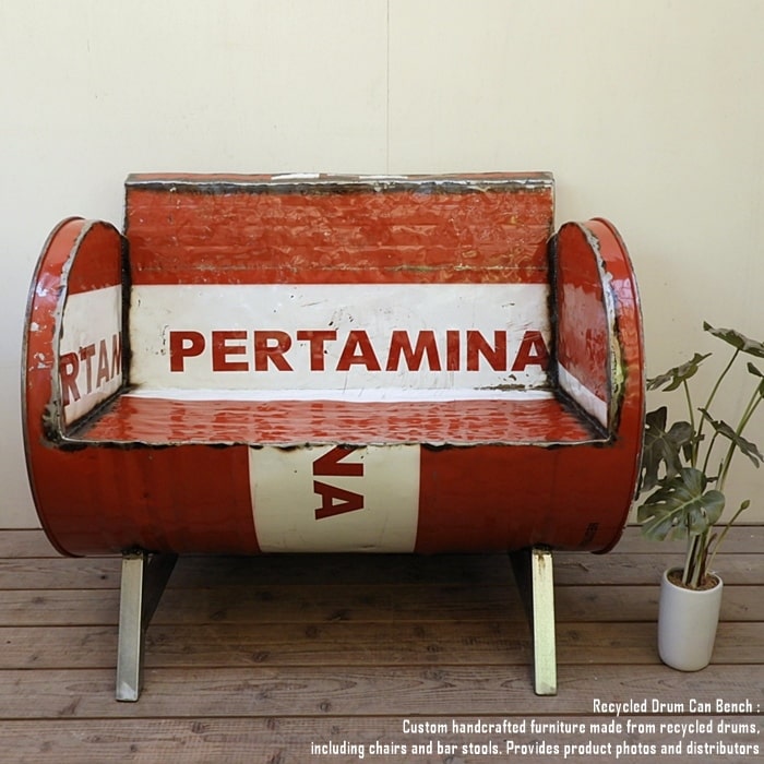 ドラム缶をリメイクしたベンチ 2P T PERTAMINA 2人掛け 1.5人掛け 1人掛け スチール椅子 プルタミナ インドネシア リメイク家具 工業系 男前家具 鉄脚 店舗什器 ドラム缶チェア ソファー アイアンチェア リサイクル 古材 デザイン家具 いす 業販 卸 スーパーセール